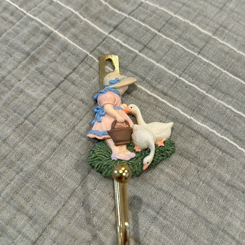 Vintage Avon country notions hook